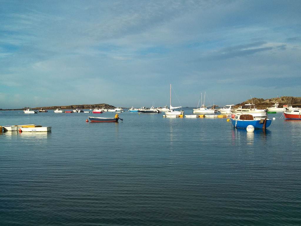 Les ports bretons du Pays d’Iroise avec une atmosphère paisible et authentique à découvrir pendant vos vacances aux Chalets de Kerescar