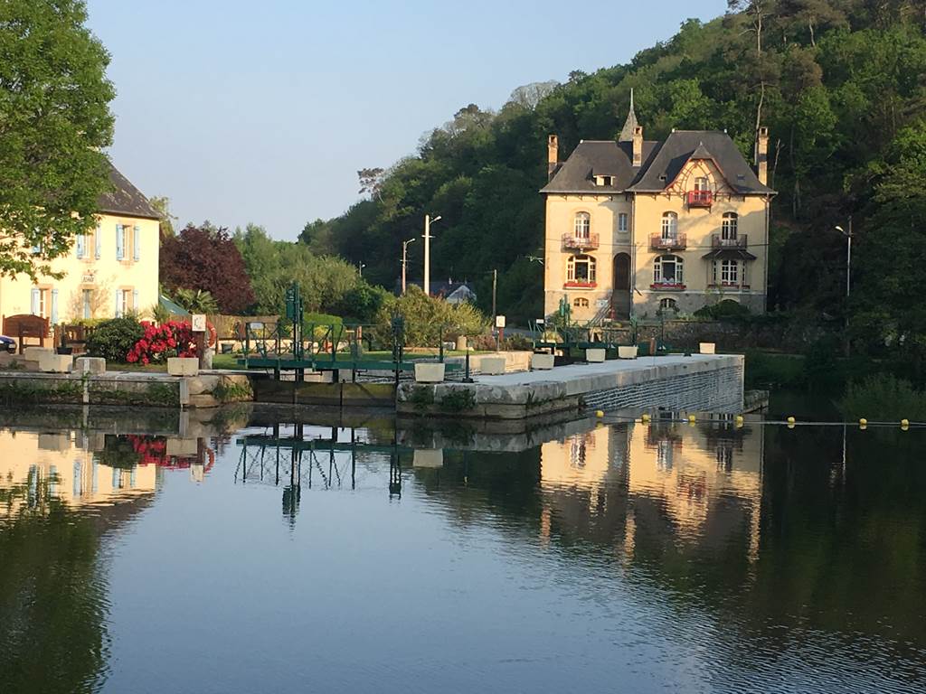 Villa Tranquillité, sur le canal de Nantes à Brest