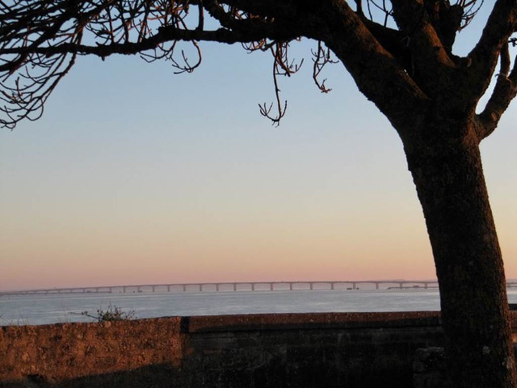 Le pont d'Oléron vu de la promenade des remparts