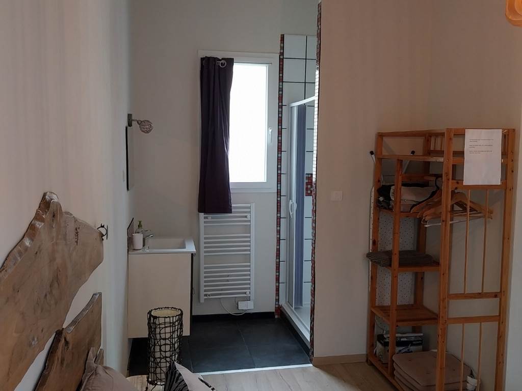 chambre avec salle d'eau gite 3