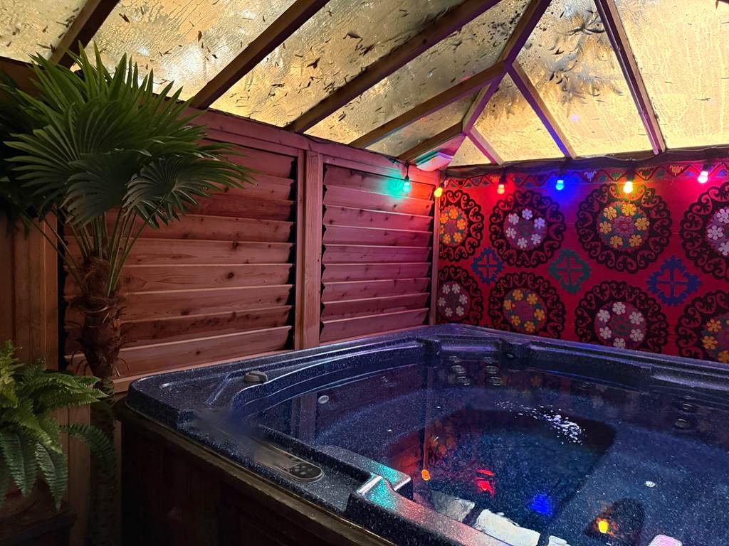 JACUZZI COUVERT ET CHAUFFE
