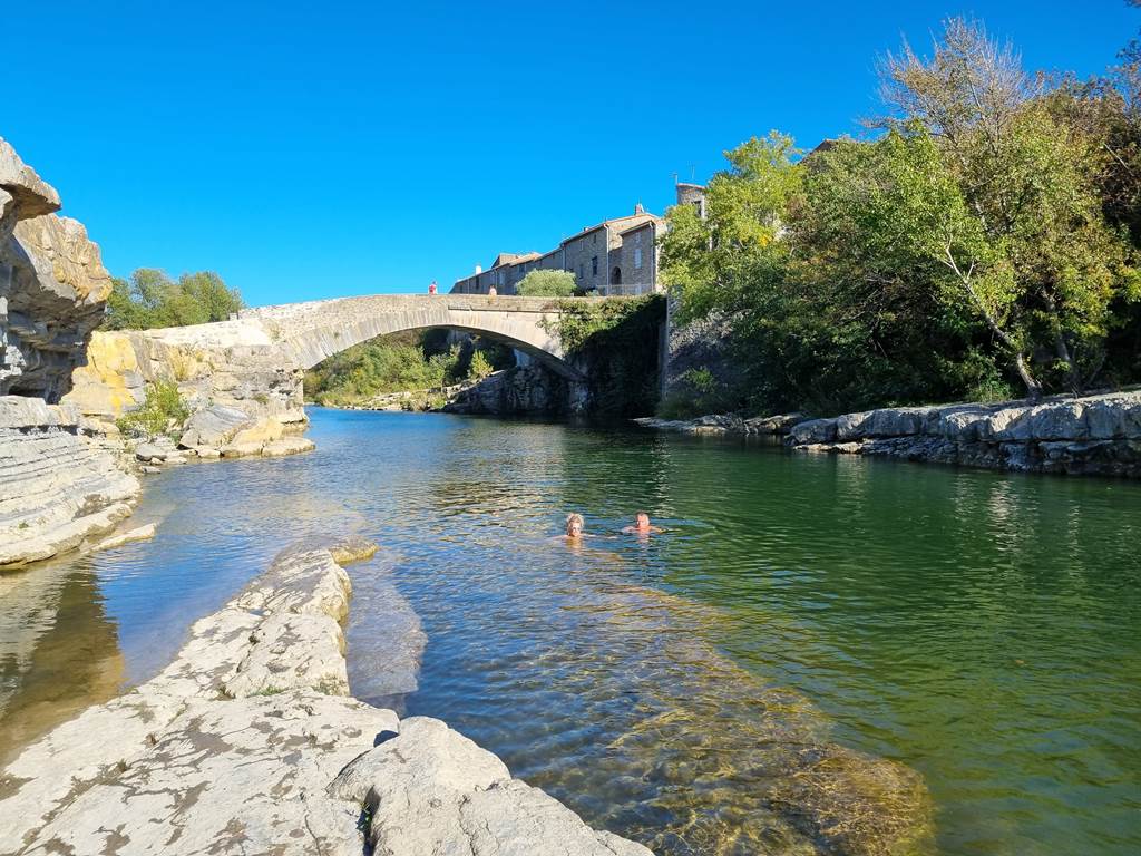 baignade sur l'Orbieu à Ribaute