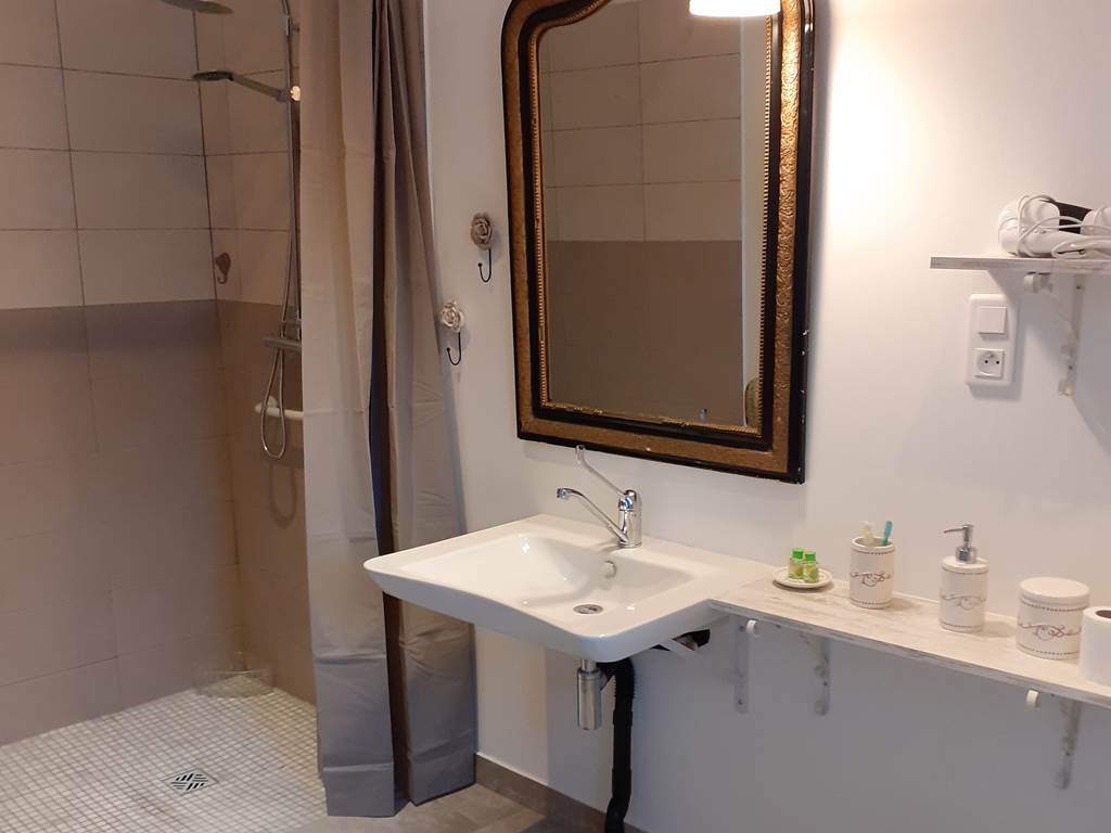 Duplex La Grange, rdc, salle de bainet wc.