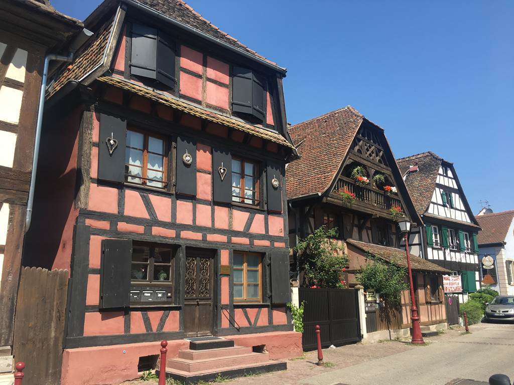 Gite du merle , f2 de 45 m2 , maison rose