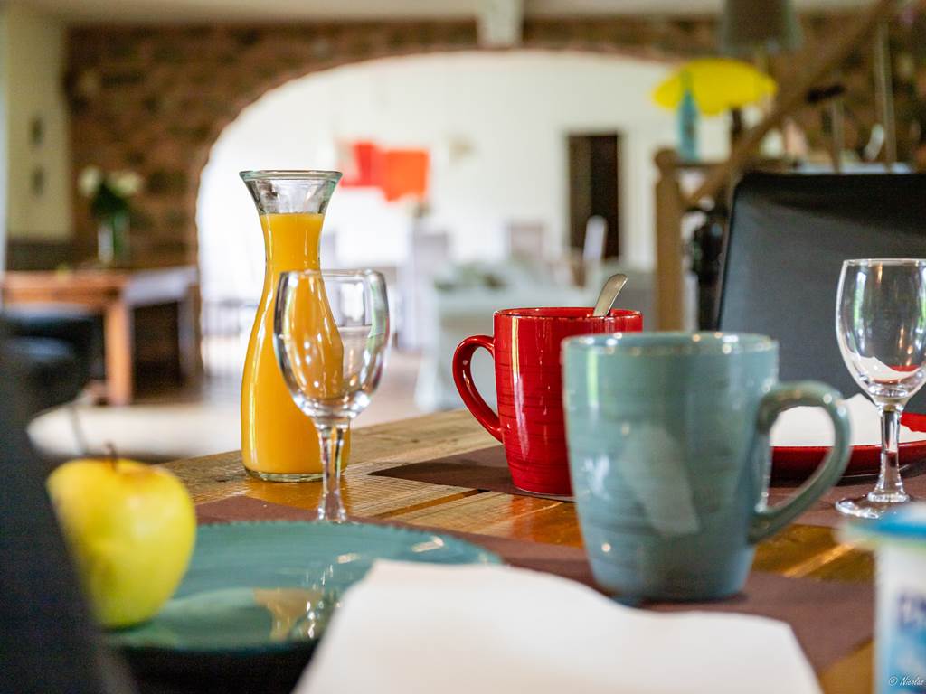 Petit déjeuner vue salon BedinBellongue