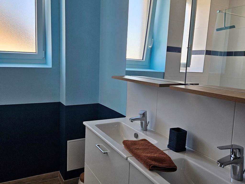 Le Quai d'Neuf — Gîte de groupe en Creuse (15 personnes) - Salle d'eau double douche à l'étage
