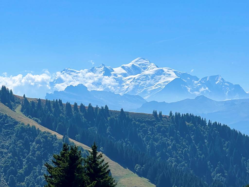 Vue du Mont Blanc depuis le Char des Quais le 31 Août 2022