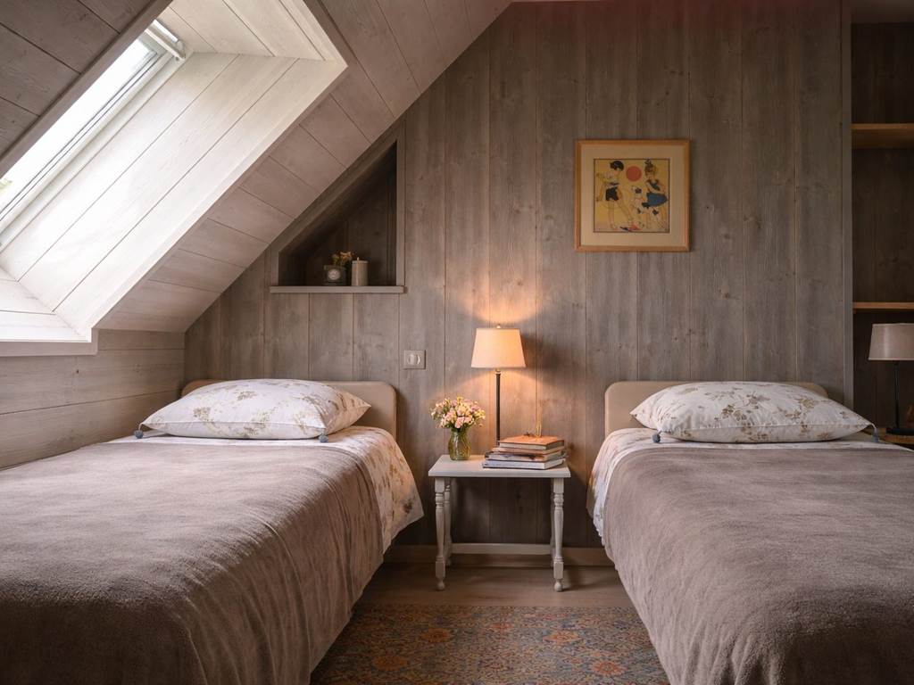 suite-de-l-atelier-chambre-lits-jumeaux-la-verrerie-d-ivoy