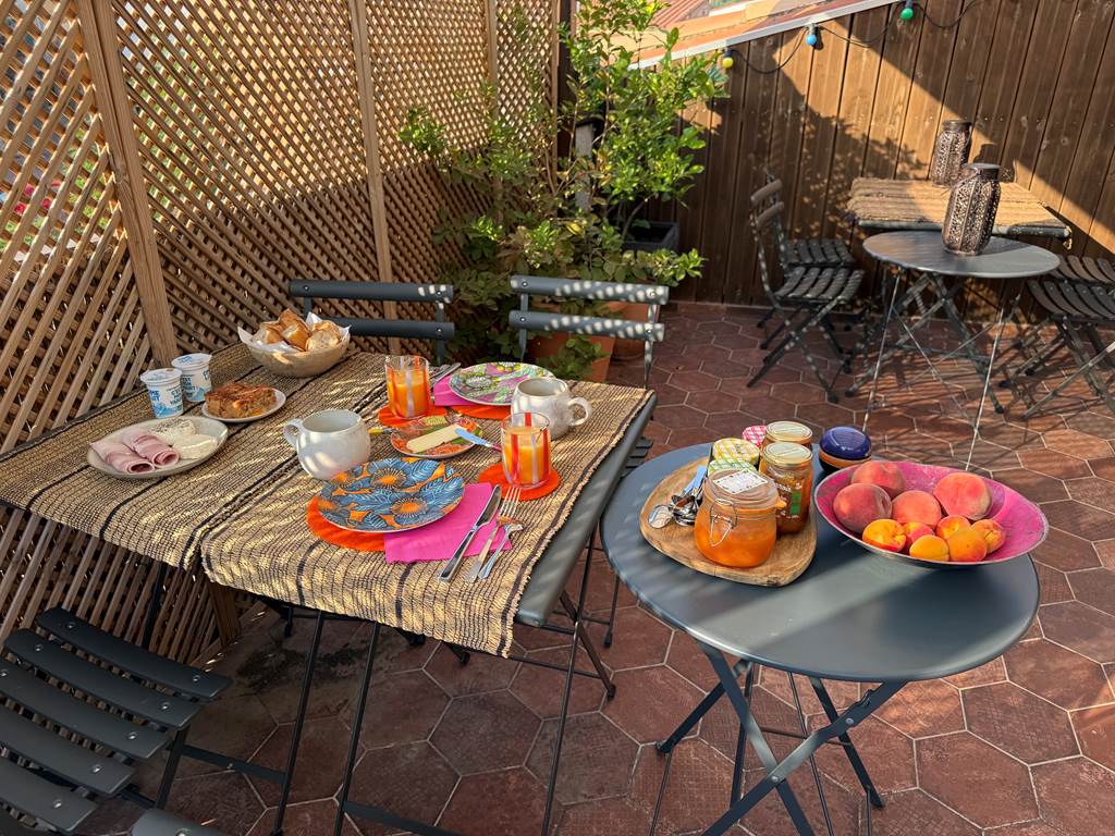 Petit dejeuner en TERRASSE