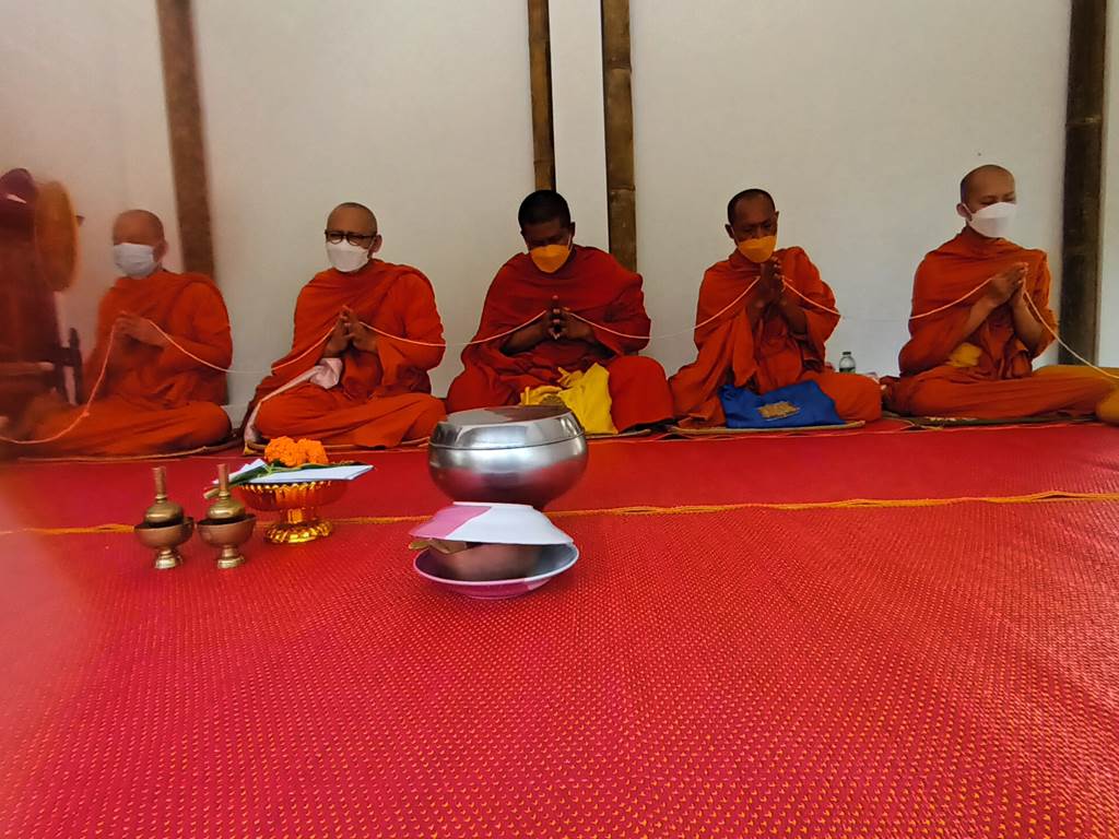 cérémonie de bénédiction par les moines
