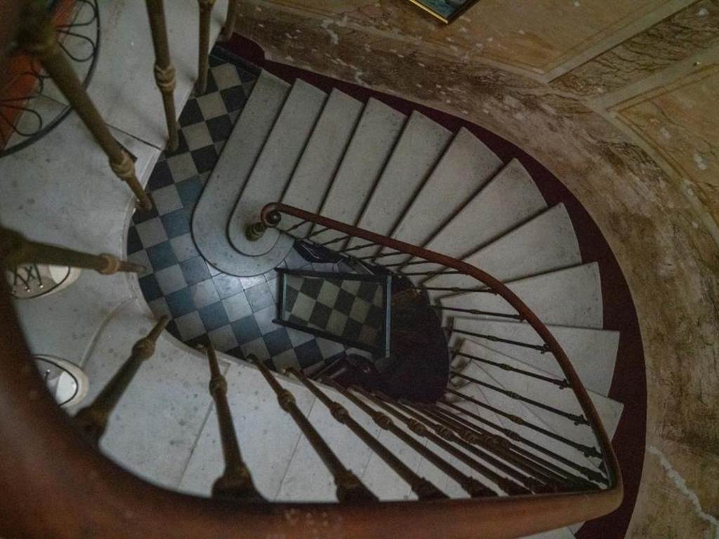 Les Volets Bleus escalier