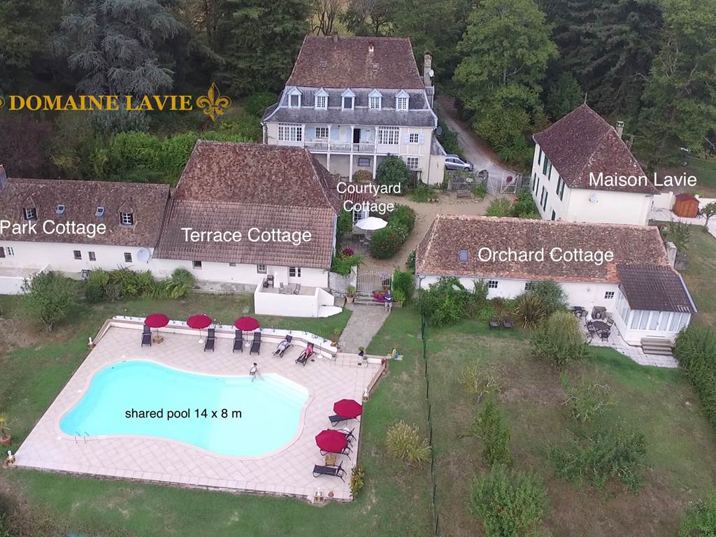 Domaine Lavie - 4 gites avec piscine commune, 1 gite avec piscine privee