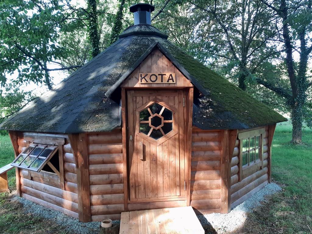 kota-bois-hebergement-insolite-nature-Masserac-jardins-de-koantiz.jpg