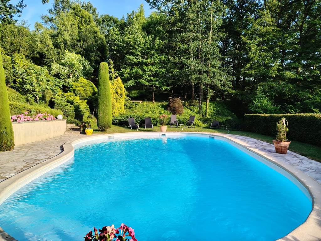 #piscinechauffée #parc #villaric