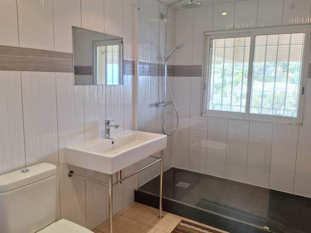 Grande salle de bain villa alamp