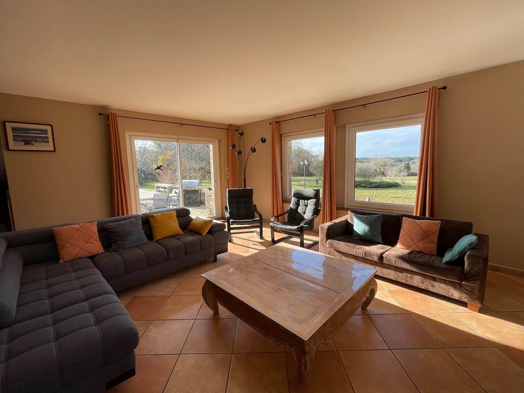 salon-limineux--vue-parc-intimité-calme-bade-golfe-du-morbihan