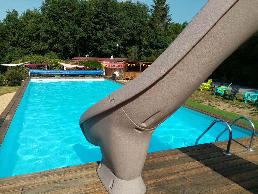 camping-la-perle-creuse_piscine _toboggan