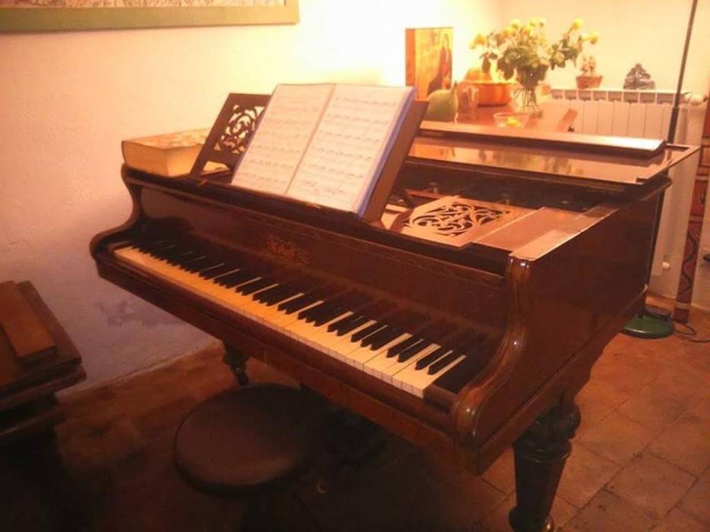 piano demi- queue 1872
