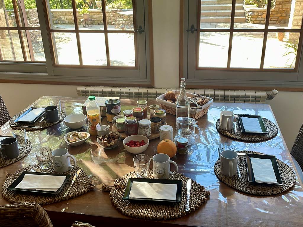 Petit-déjeuner à la Serre des Mourgues