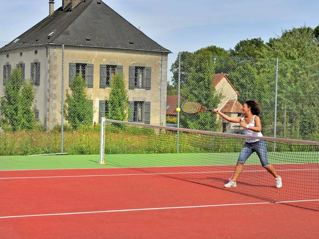 court de tennis privé du Domaine de Louveraude