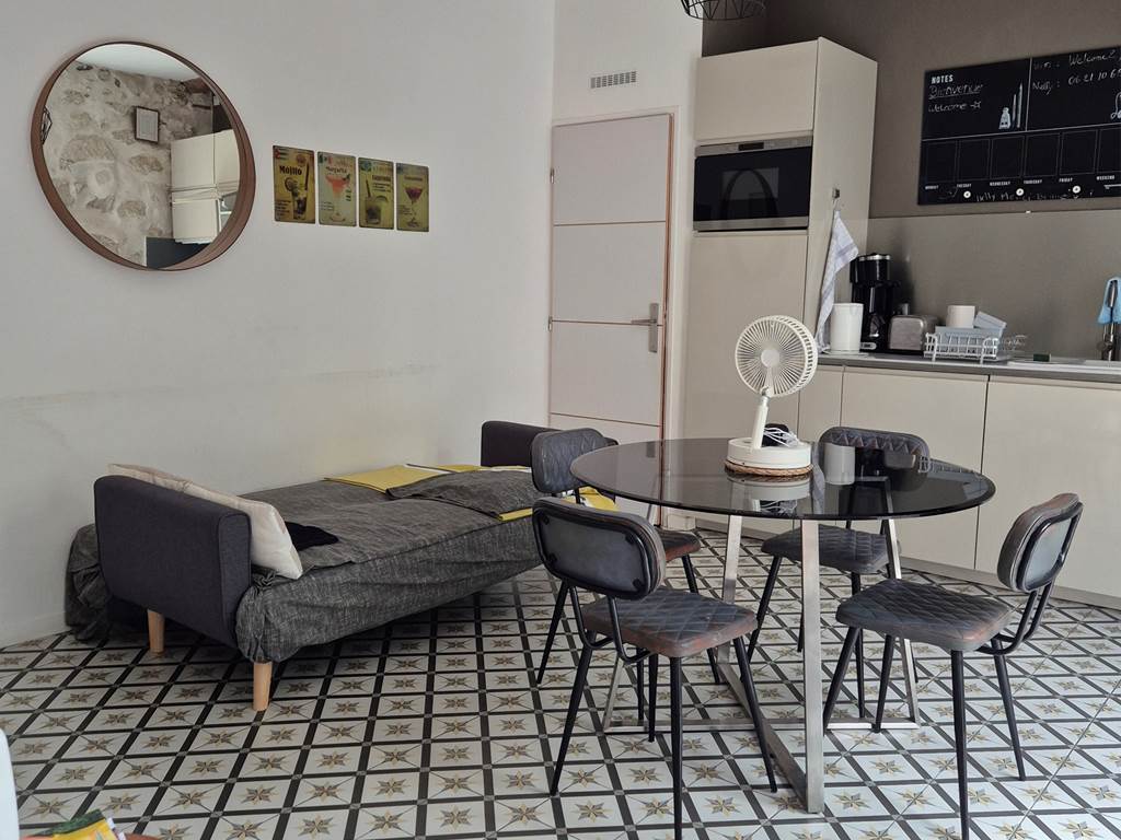 Maison calme et charme centre historique Béziers canapé bas ouvert