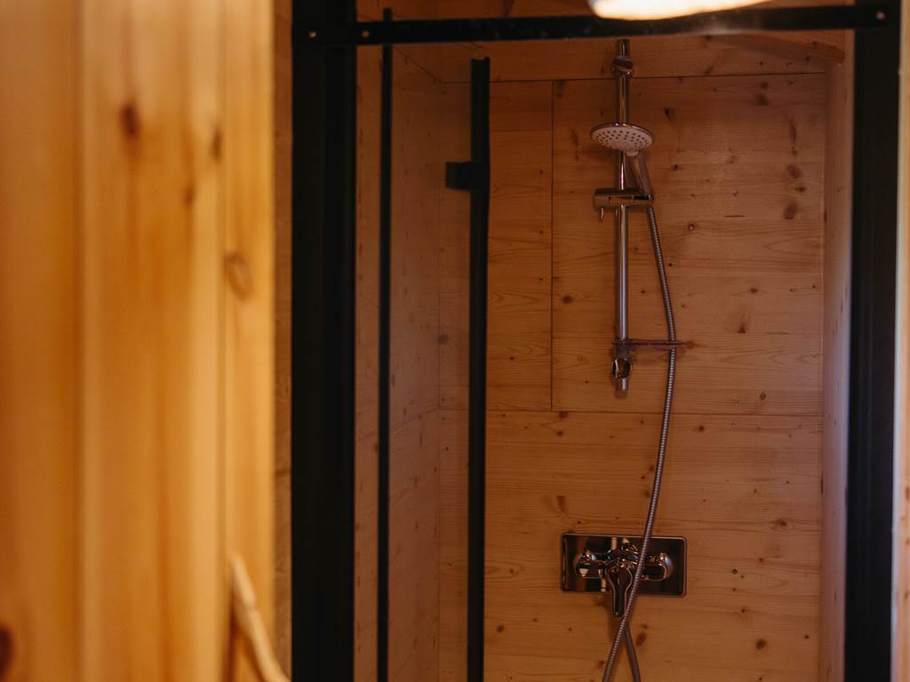 La jolie douche en bois