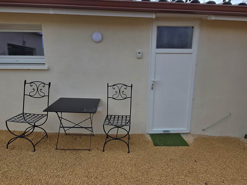 Partie terrasse et entrée CHAMBRE GAUDINA
