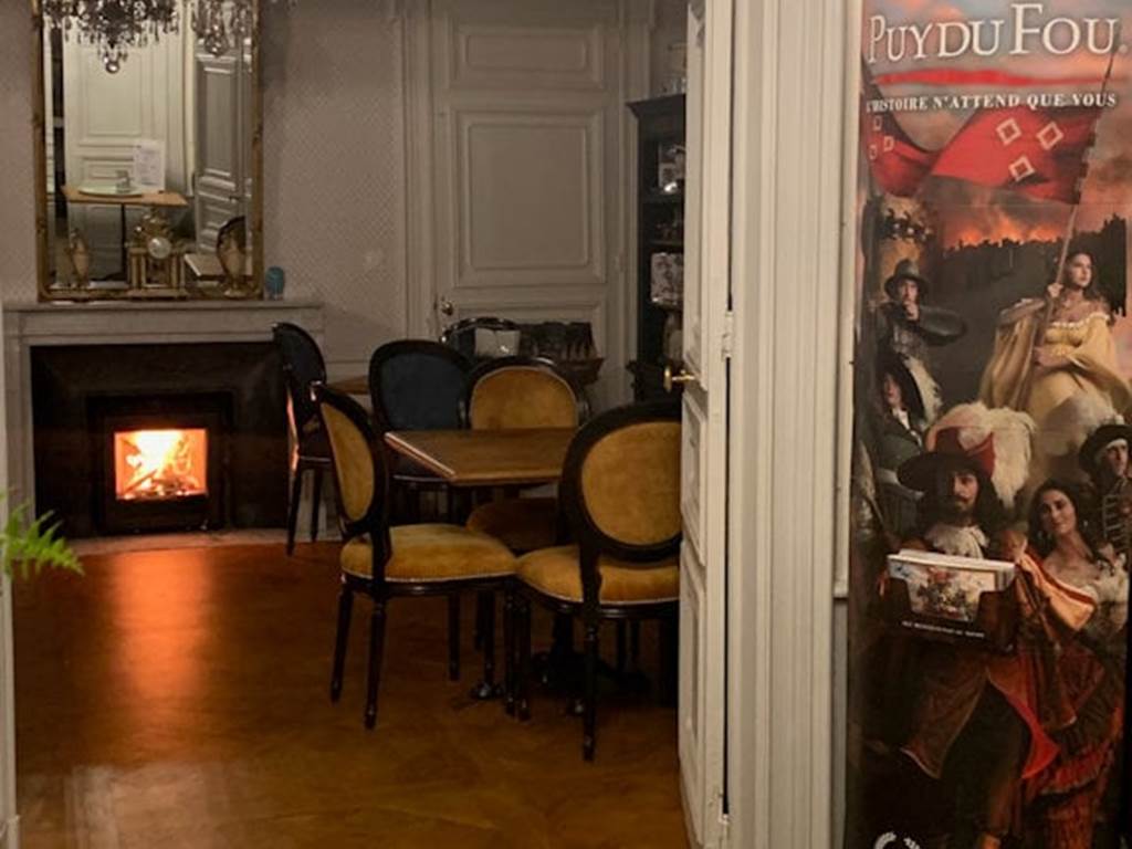 chambre d'hotes puy du fou salon