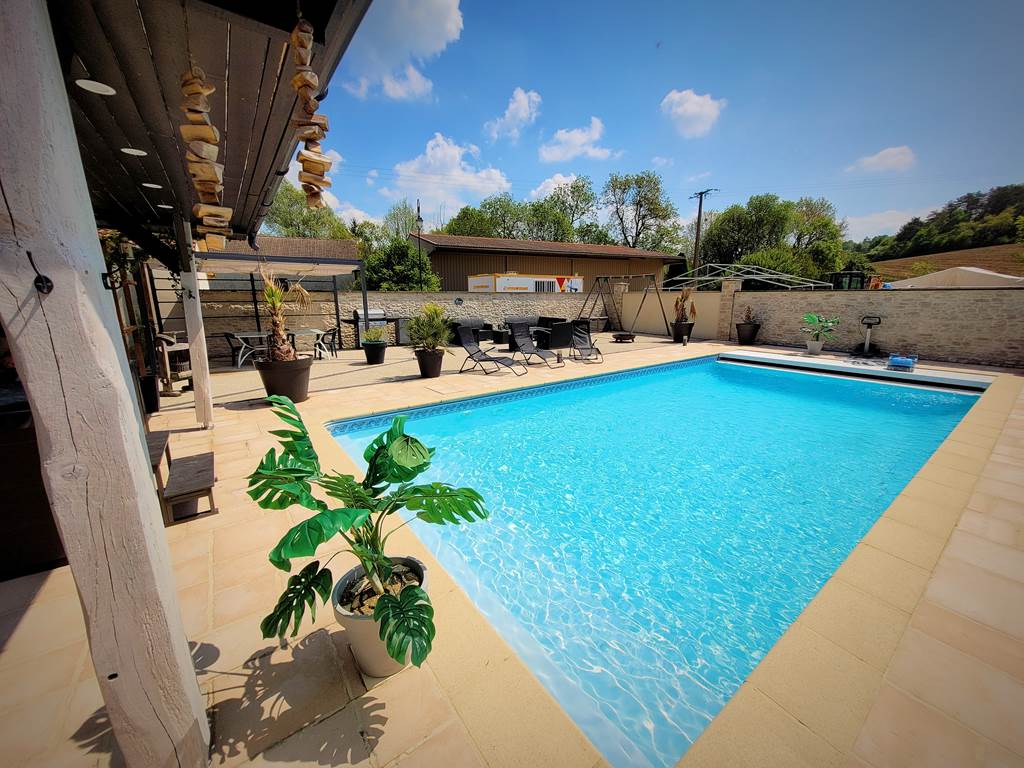 gîte-de-groupe-avec-piscine
