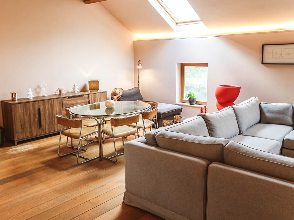 Gi^te Maud Neuprez. 10-25 BOOKING HD-44