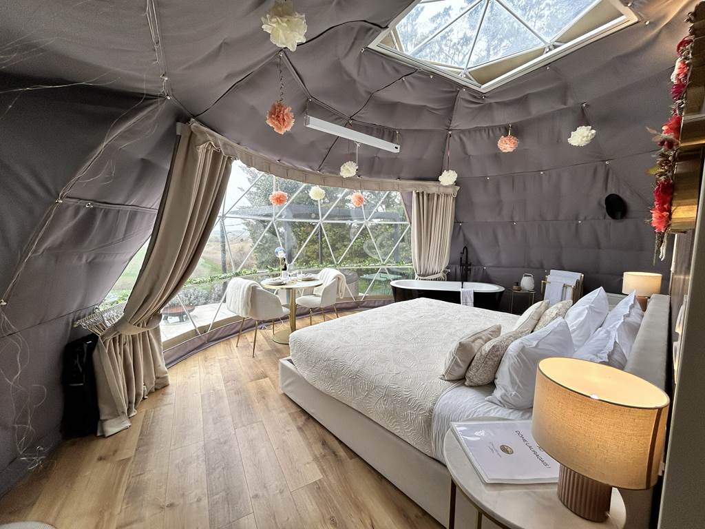 Dôme insolite avec literie hôtelière