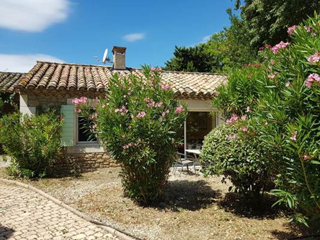 facade-gite-provence-saint-remy