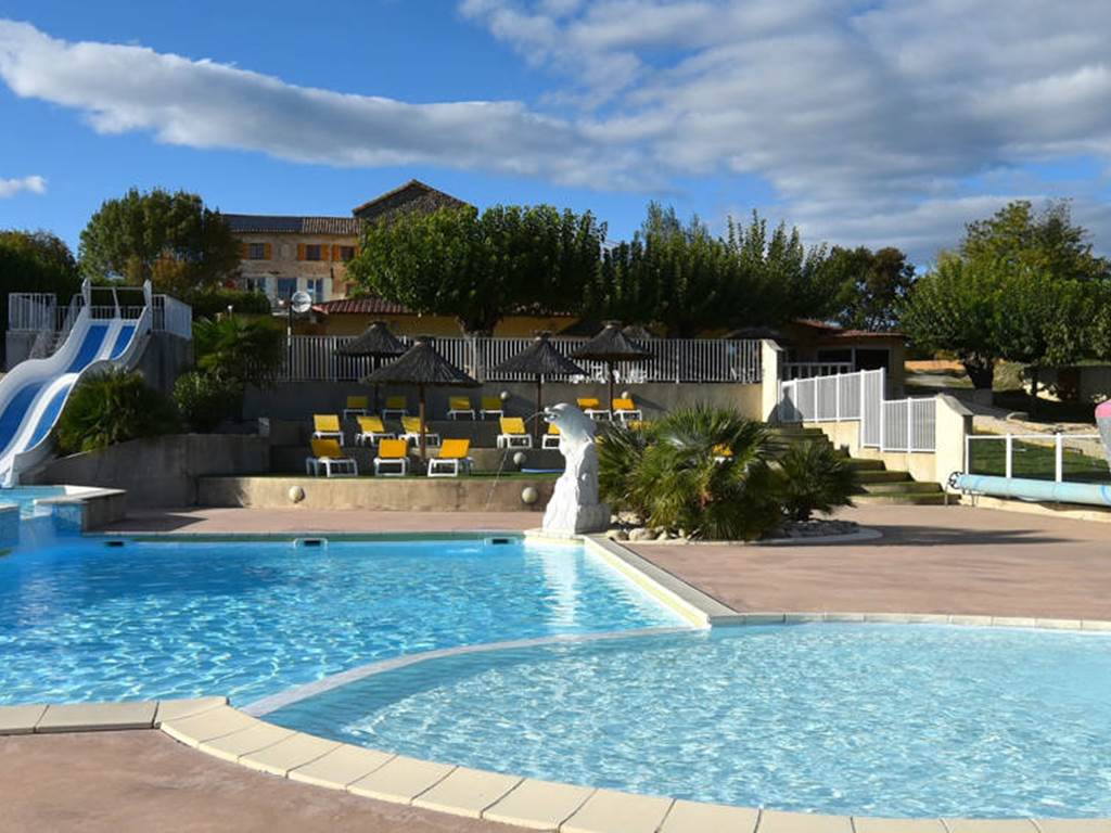 Location vacances en Ardèche, piscine avec espace aquatique chauffée