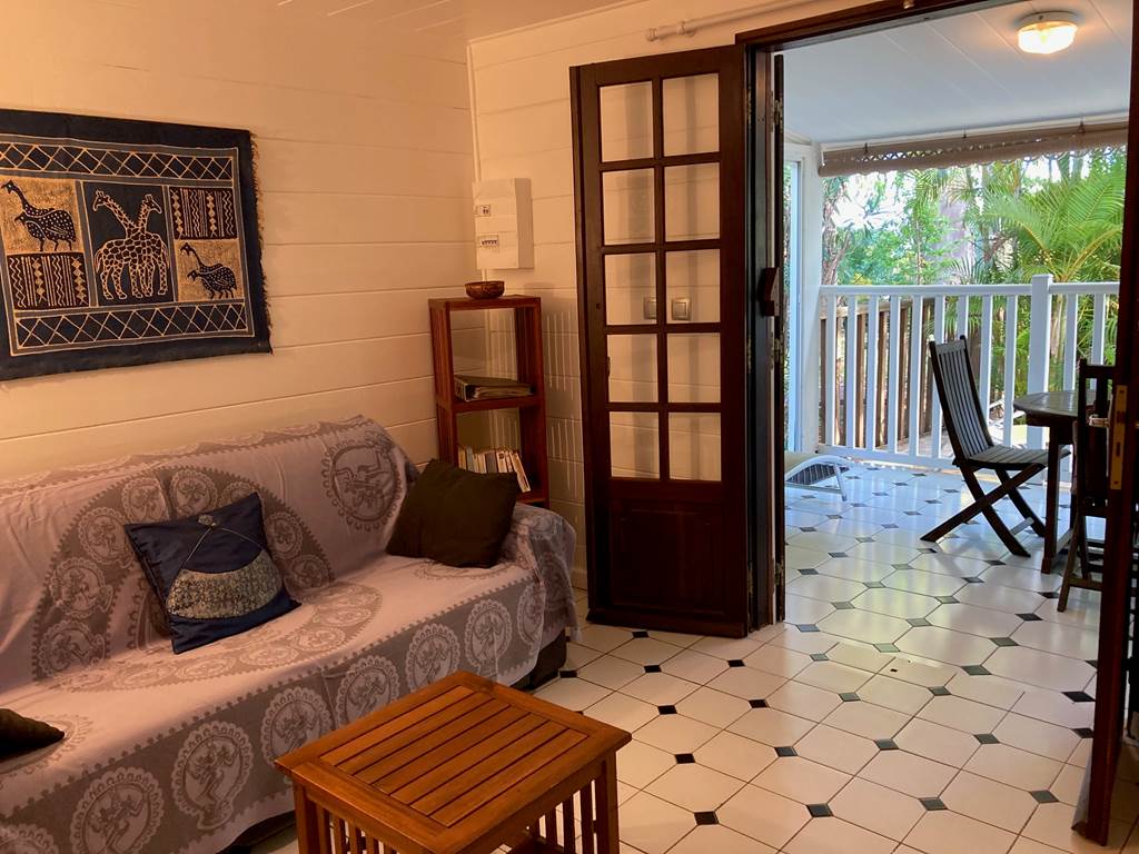 SALON DONNANT SUR LA TERRASSE