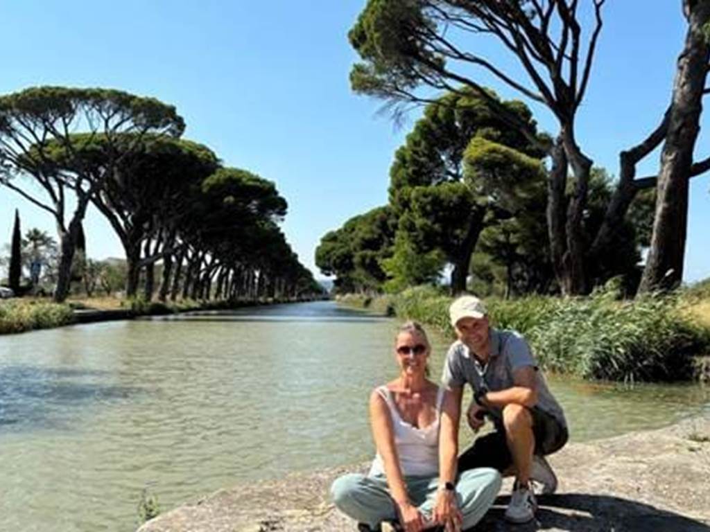 nous au bord du canal du midi