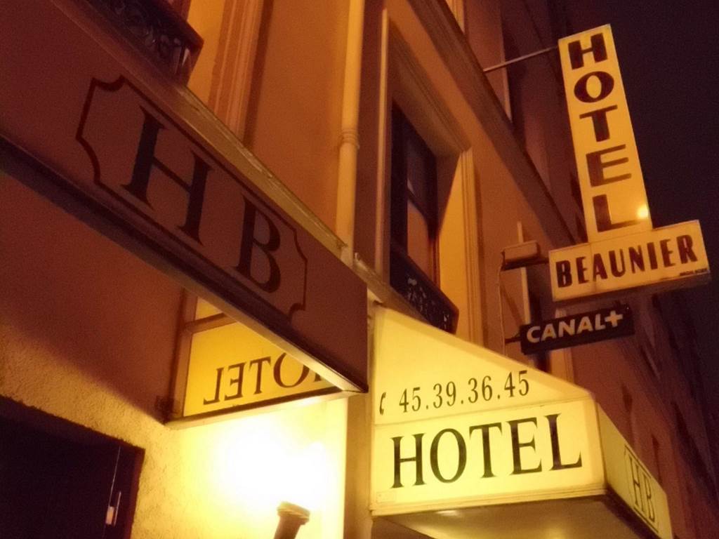 L'hôtel by night