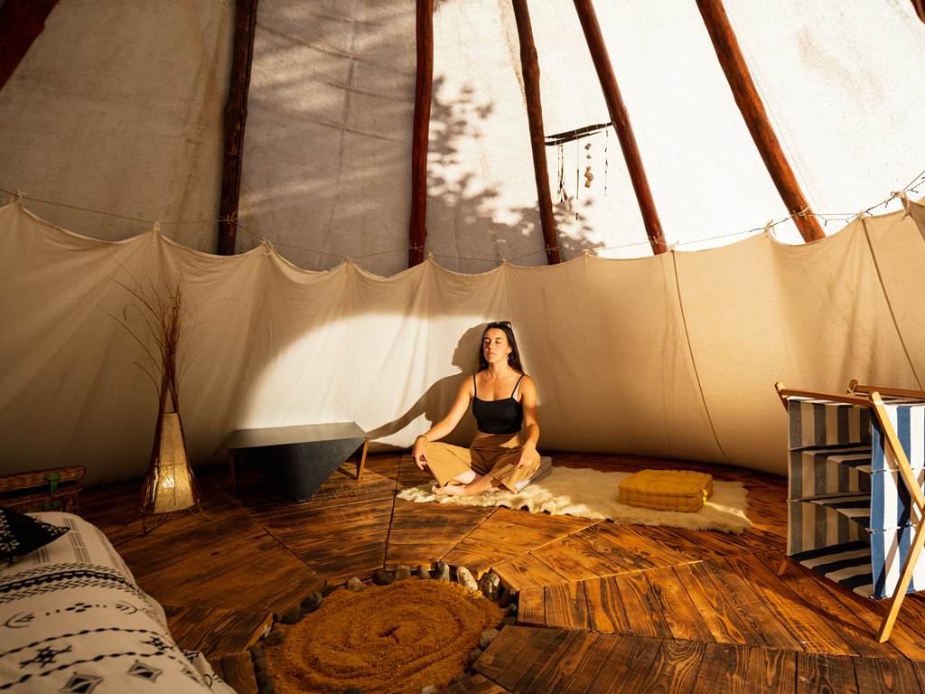Relaxez vous en amoureux dans notre Tipi 2 places