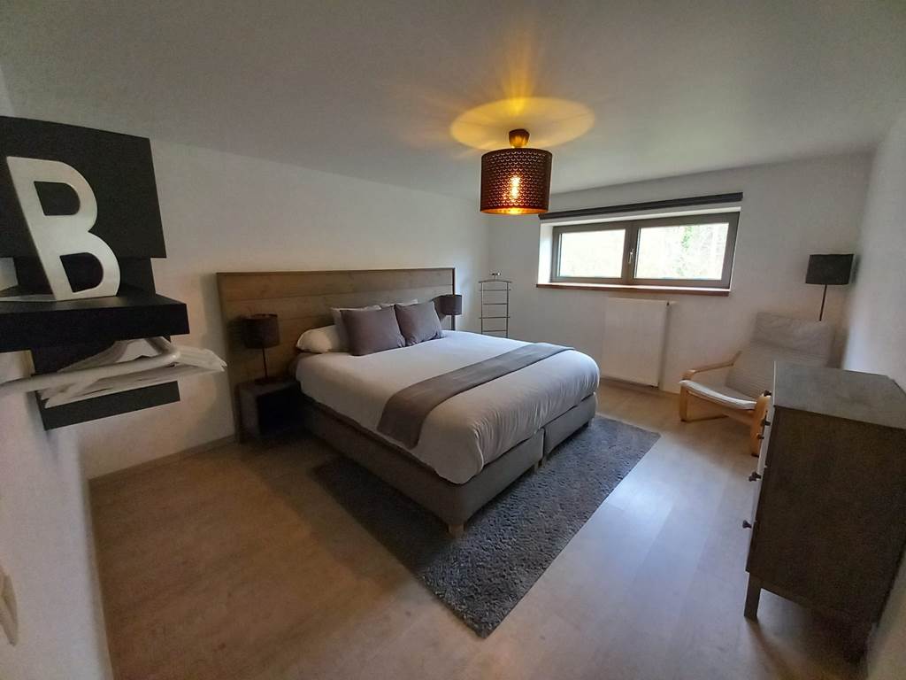 Chambre. A l'ombre du chêne