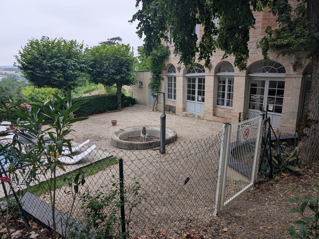 Devant l'Orangerais