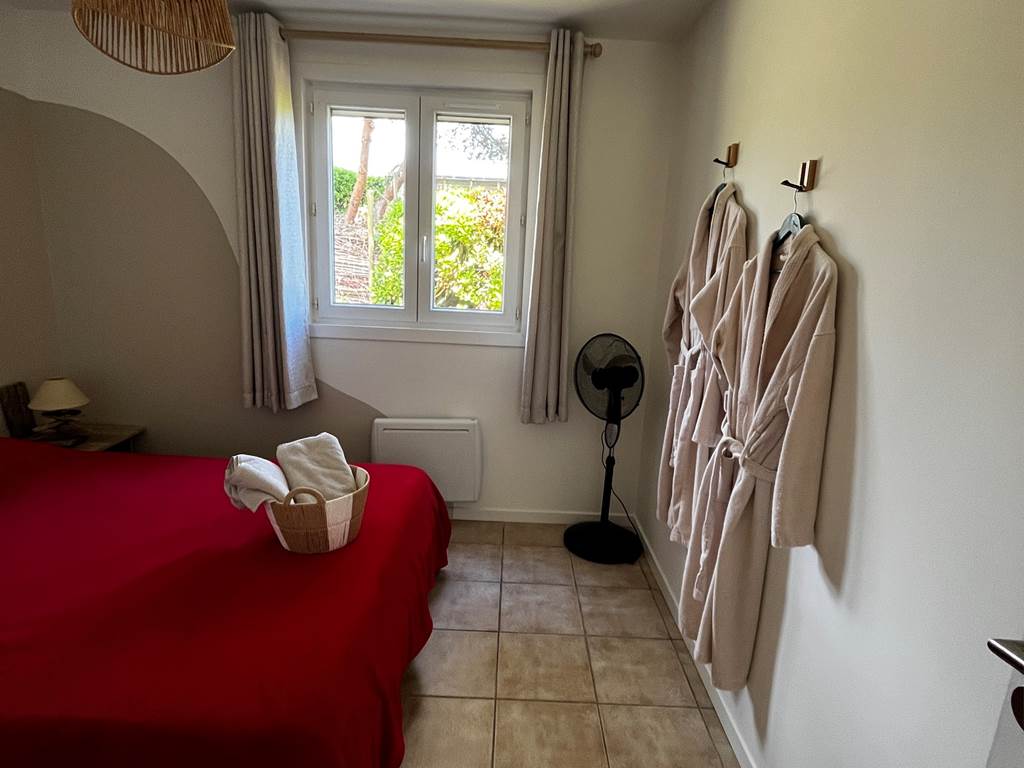 Chambre parentale, gîte avec spa privatif