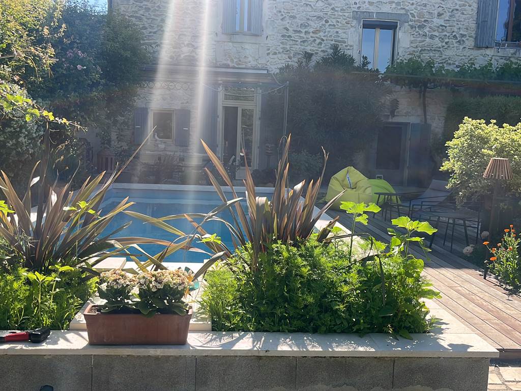 Un rayon de soleil sur notre piscine en Provence - Vaucluse