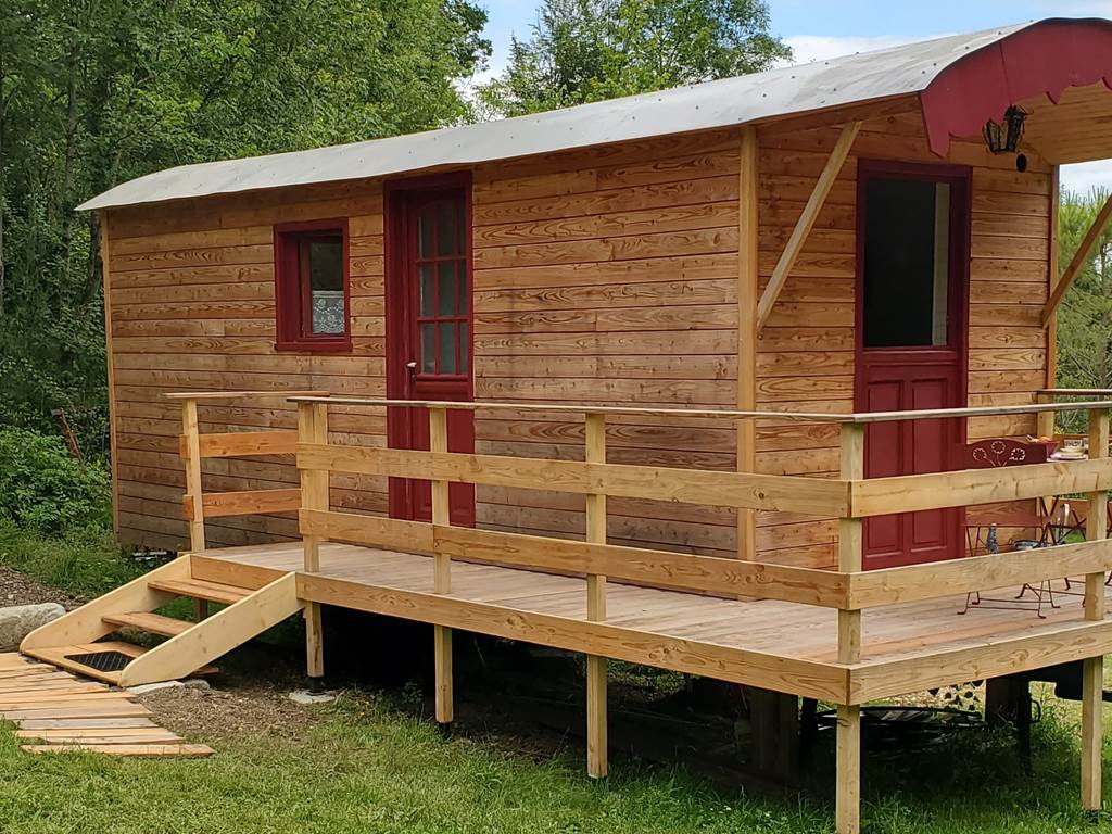 La roulotte dans un cadre naturel et calme au cœur du Quercy