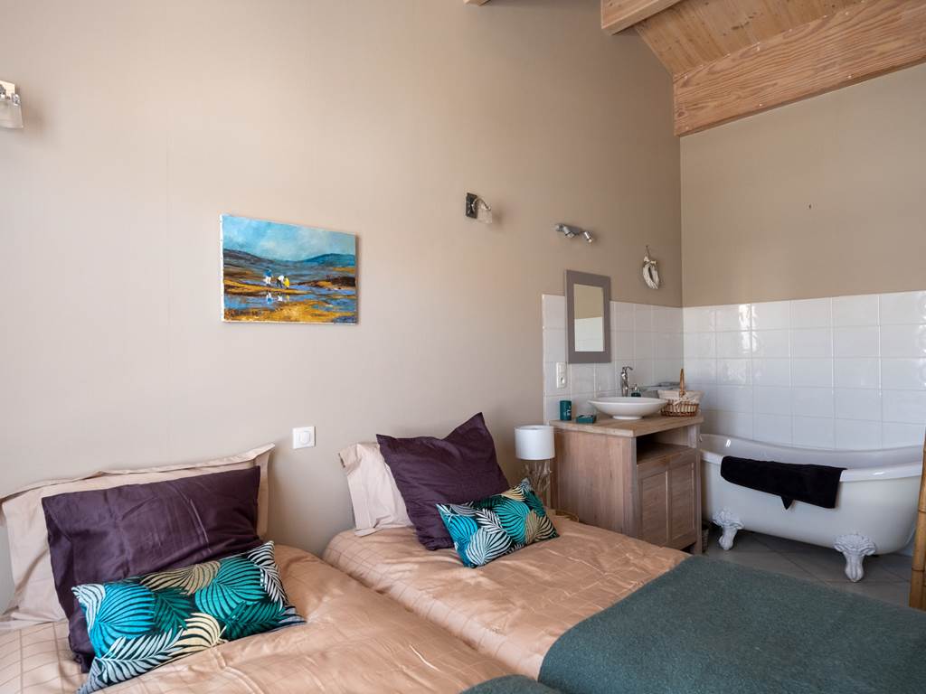 Chambre avec salle de bains