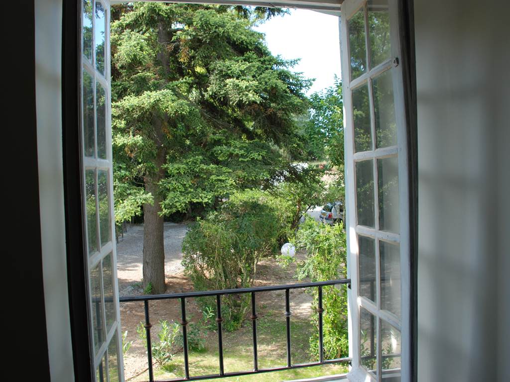 vue jardin fenêtre