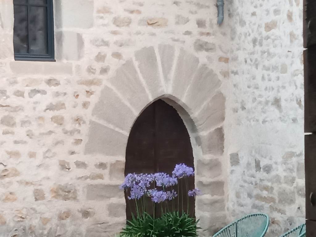 Les Grange de l'Abbaye. Détail cour