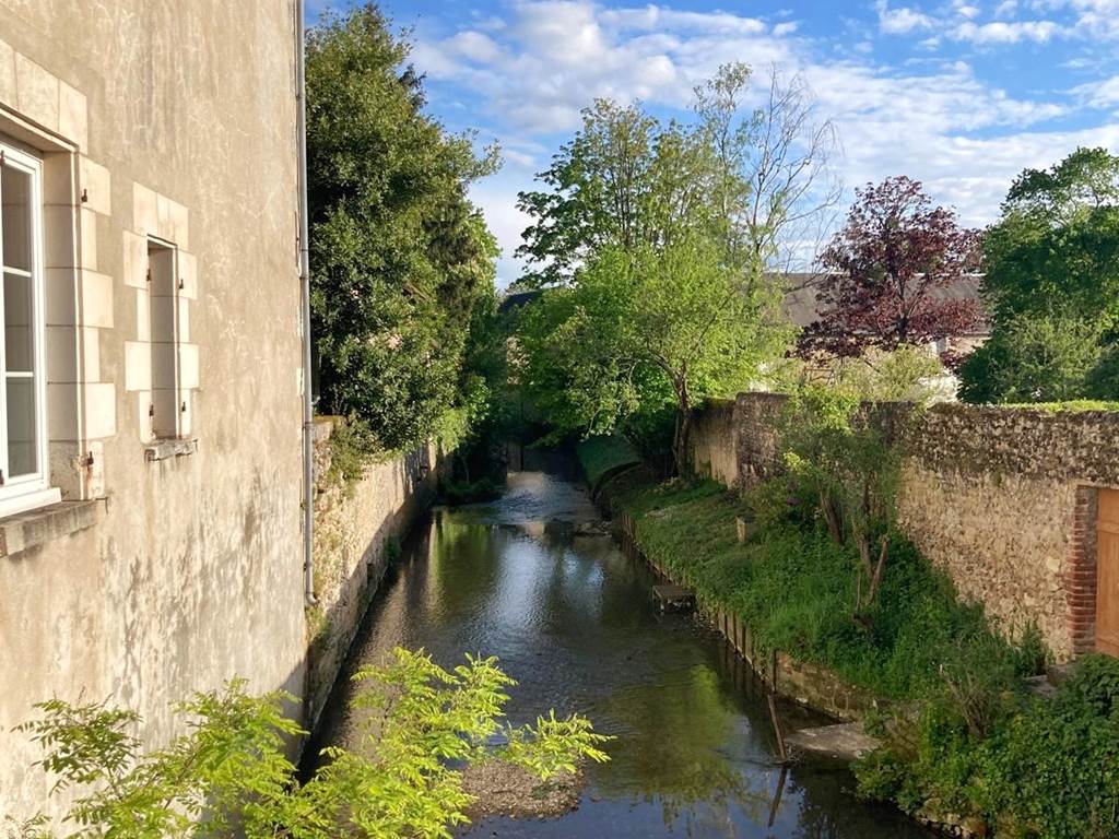 LA MAISON VOYAGE - Au bord de la rivière "Le Cissereau"
