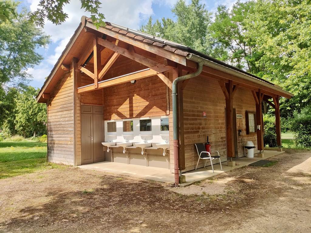 bourogne-tourisme-campingcar-atypique-original-rivière-tournus-eaunes-cluny-solutré-vignes-vignobles-macon-vélo-randonnée-prochedelyon-france-saoneetloire-famille-avecenfants-allinclusive-messeugne-savignysurgrosnes-cathédrales-brancion-pleinair-camping-restaurant-patrimoine-activités-gastronomie-vins-châteaux-randonnée-convivialité-jeuxpourenfants-animations-bistrot-chaleureux-menu-restauration-cuisinefrançaise-bourguignon-vacances-convivialité-71-voiebleu-voieverte