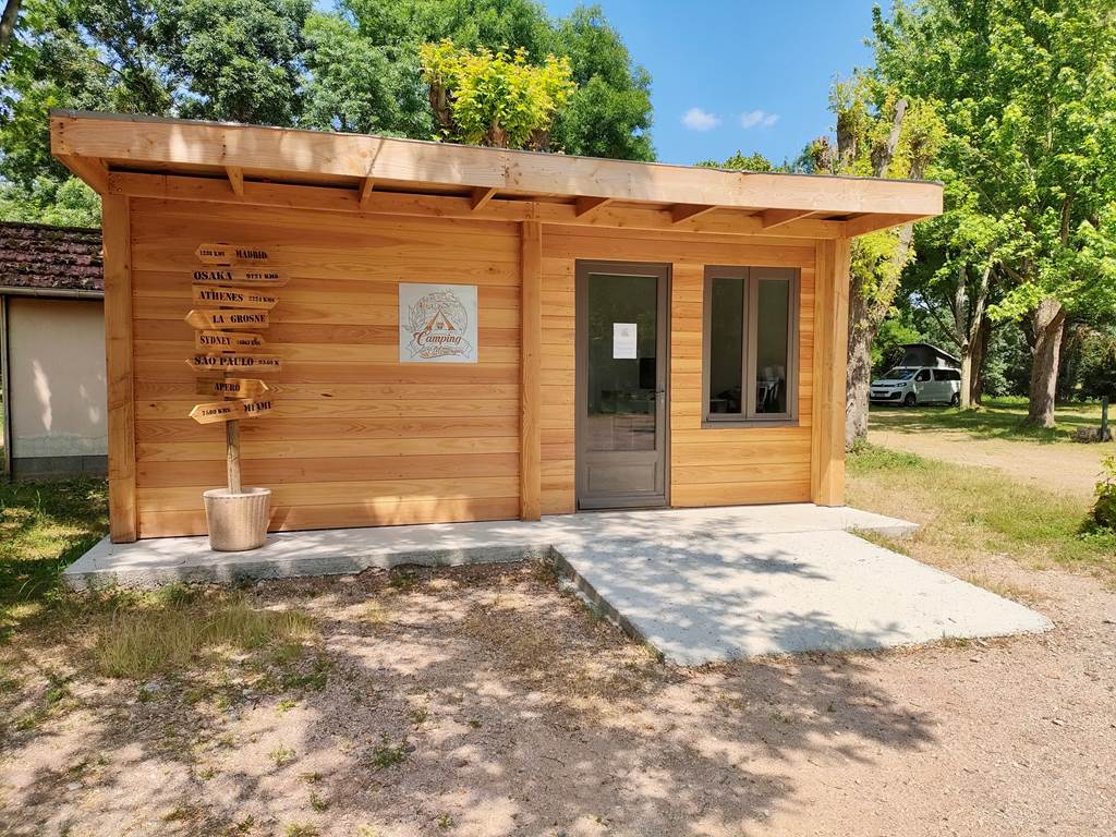 bourogne-tourisme-campingcar-atypique-original-rivière-tournus-eaunes-cluny-solutré-vignes-vignobles-macon-vélo-randonnée-prochedelyon-france-saoneetloire-famille-avecenfants-allinclusive-messeugne-savignysurgrosnes-cathédrales-brancion-pleinair-camping-restaurant-patrimoine-activités-gastronomie-vins-châteaux-randonnée-convivialité-jeuxpourenfants-animations-bistrot-chaleureux-menu-restauration-cuisinefrançaise-bourguignon-vacances-convivialité-71-voiebleu-voieverte