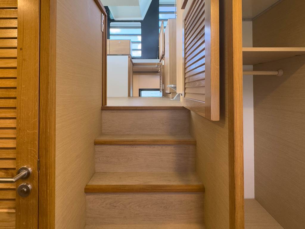 interieur-bois-omnipresent-rangements-trois-ilets-martinique