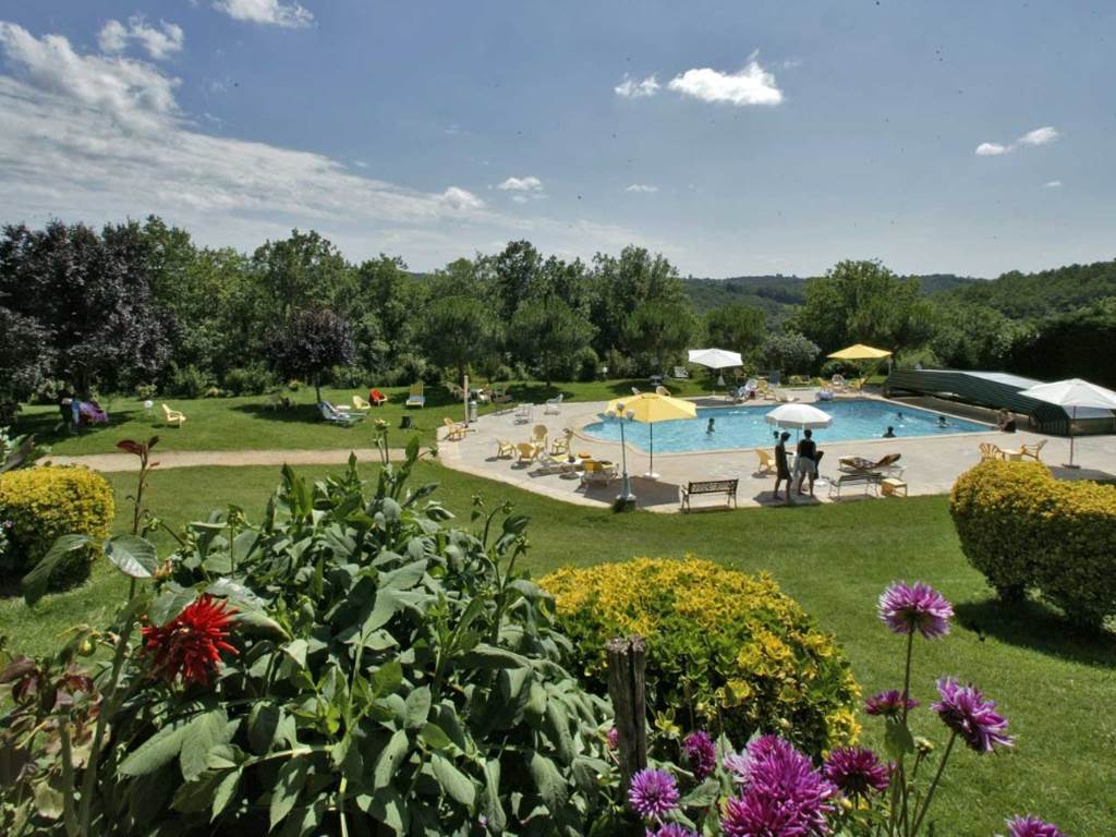 piscine a partager gite perigord